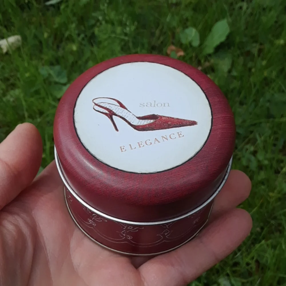 New set of 3 Candles Super cute packaging!